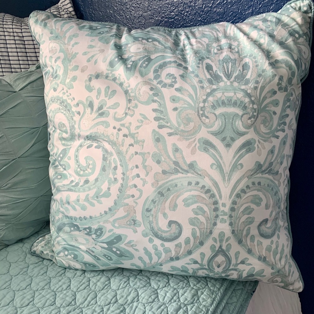 Tahari Home Set of 2 shams